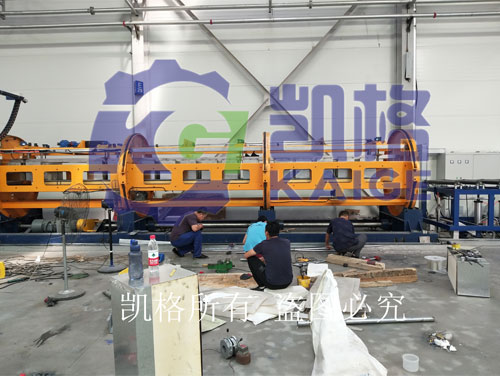 巖棉板復(fù)合旋轉(zhuǎn)設(shè)備提升裝置